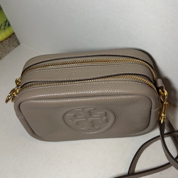 Tory Burch PERRY BOMBE Mini Shoulder Camera Bag GRAY HERON - Picture 2 of 7